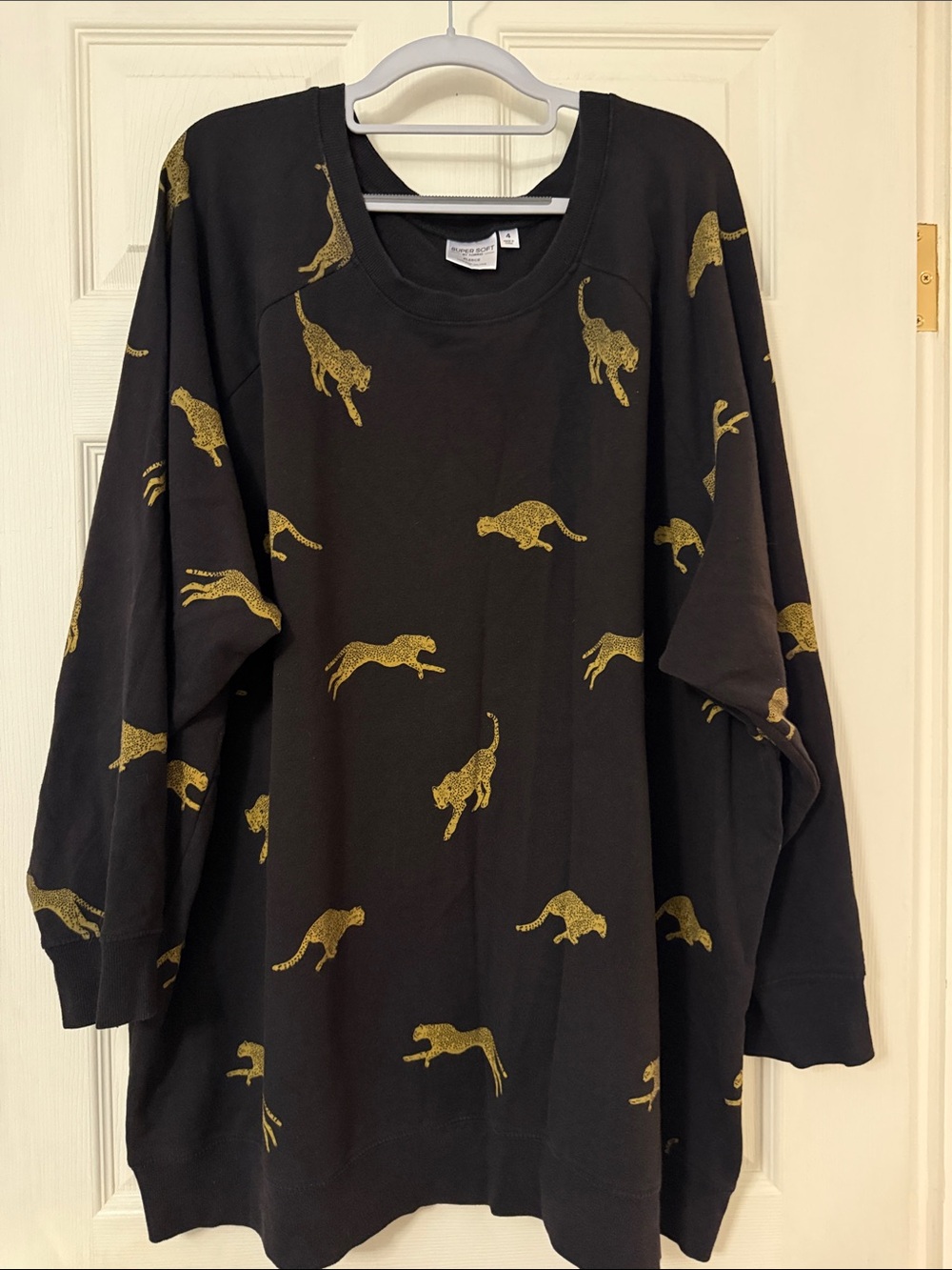 Torrid Super Soft Fleece Cheetah Sweatshirt Sz 4, 4X, 28